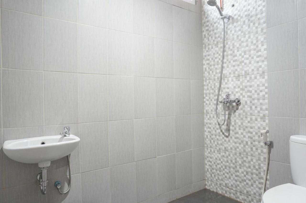 Residences By Reddoorz Near Mt Haryono - Minimum Stay 7 Days Jakarta Bagian luar foto