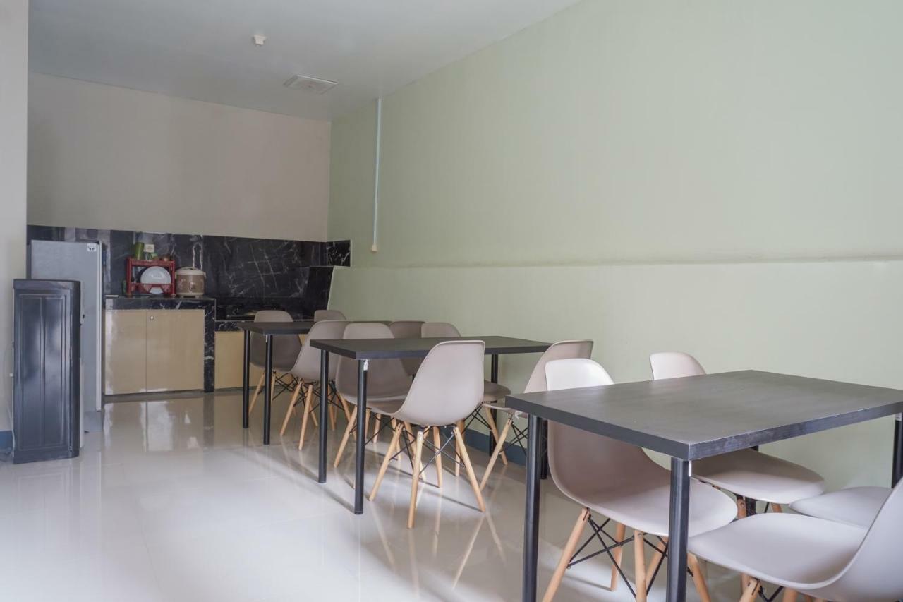 Residences By Reddoorz Near Mt Haryono - Minimum Stay 7 Days Jakarta Bagian luar foto
