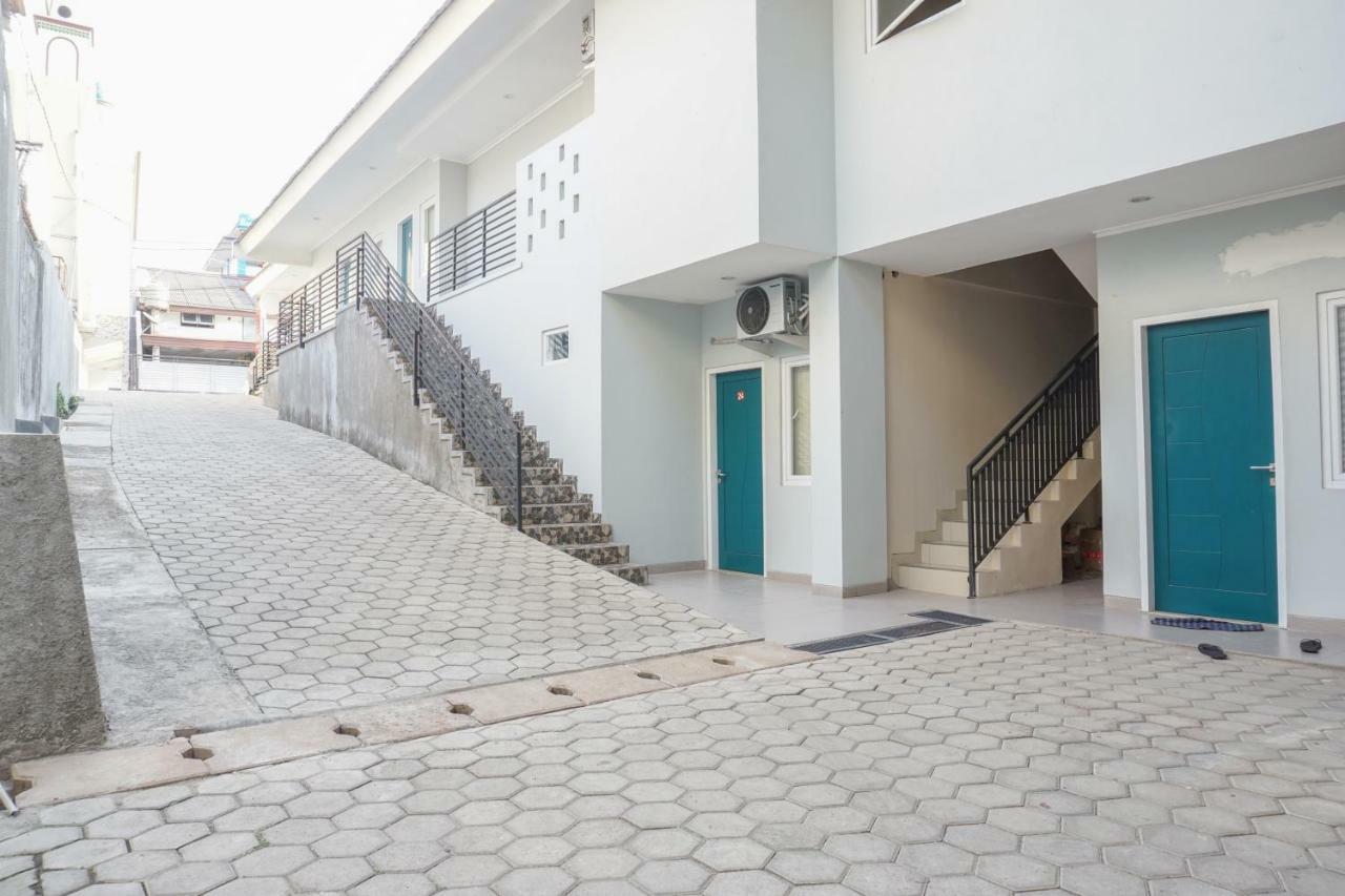 Residences By Reddoorz Near Mt Haryono - Minimum Stay 7 Days Jakarta Bagian luar foto